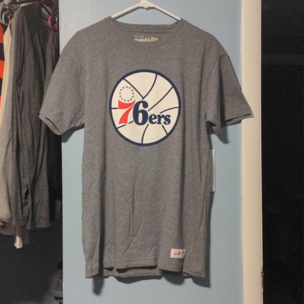 Philadelphia 76ers tee by Mitchell & Ness
